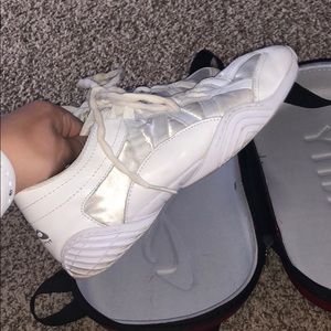 Nifinity Evolution cheer shoes 7.5